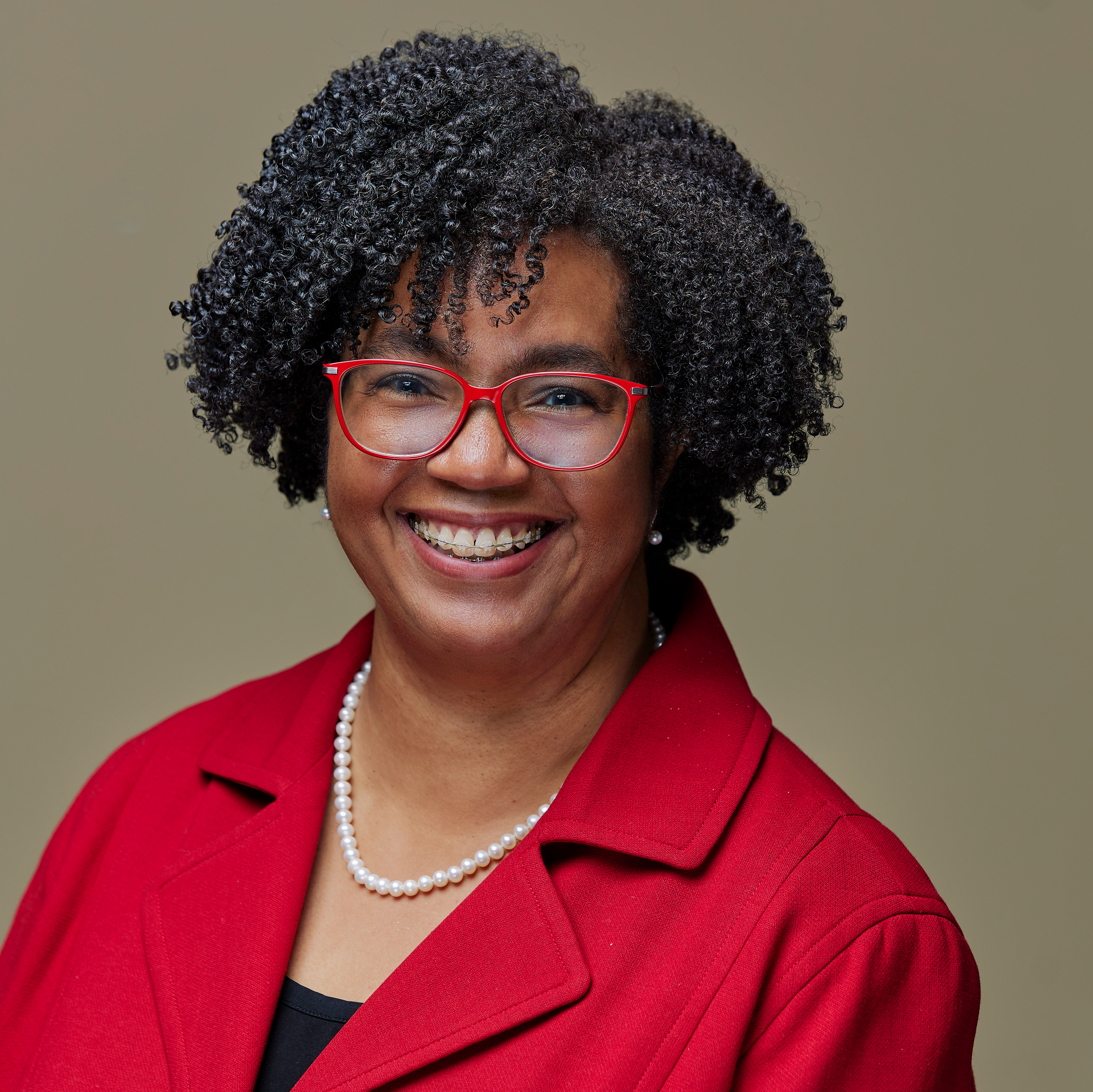 Essence Arzu, M&amp;A Lawyer &amp; CLE Presenter &amp; Co-Creator at Axiom